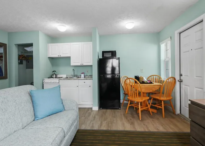 Pet Friendly hotel: Ocean Court Beachfront Hotel
